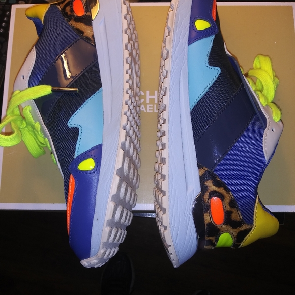 MK Monroe athletic shoe - Picture 3 of 4